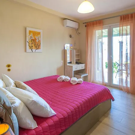 Ilios House Apartman Ahladiész